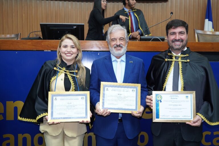 Reitor da Uema é homenageado pela Academia de Polícia Tiradentes no Tocantins