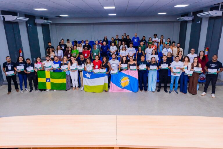 Programa Ensinar premia estudantes de Química com melhores desempenhos em homenagem ao Dia do Químico
