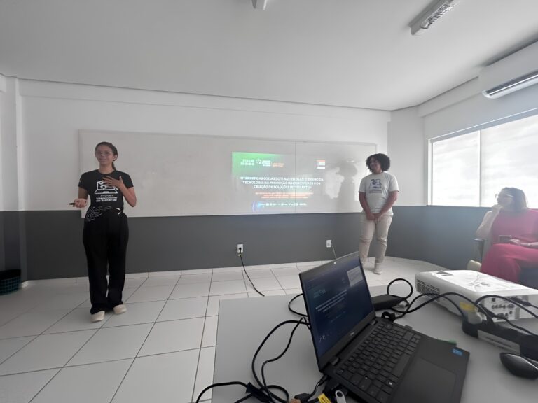 Estudantes de Análise e Desenvolvimento de Sistemas apresentam avanços de projeto de IoT na II Jornada Nacional de Extensão