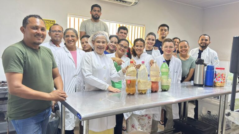 Aula prática de Bromatologia aproxima estudantes da Química dos processos de fermentação de alimentos no Polo Brejo