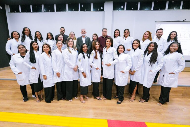 Cerimônia do Jaleco do curso de Estética e Cosmética é realizada no Campus Caxias