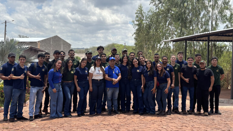Estudantes de Agronomia da Uema realizam visita técnica à Granja Tangará